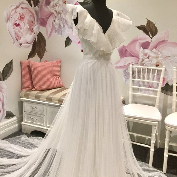 Theia Wedding Gown! - Picture 4 of 8